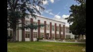 Van Nuys High School from Young Sheldon | Image via Homes